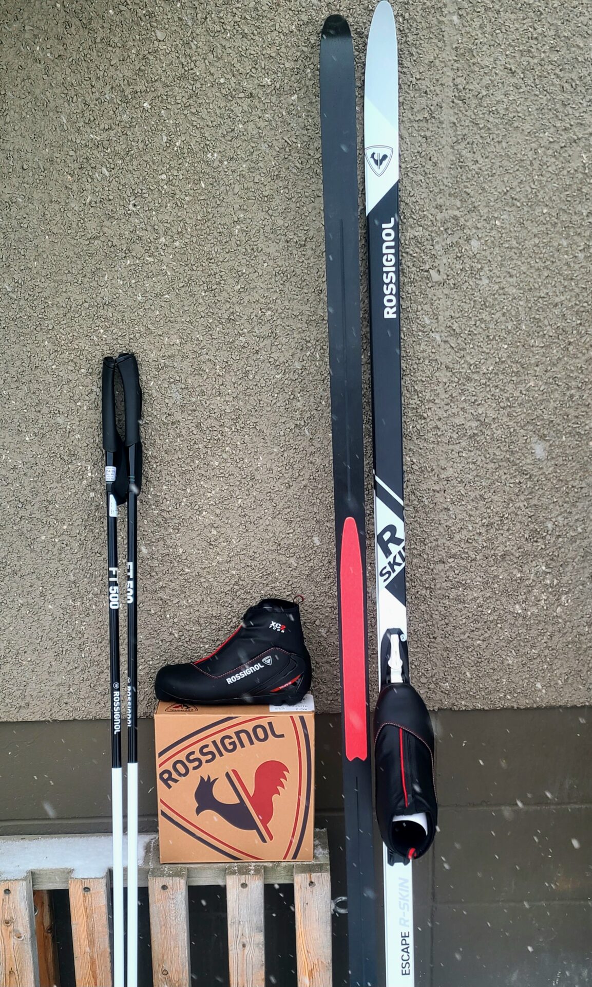 New Rossignol Escape RSkin Cross Country Ski Package Consignor Sports